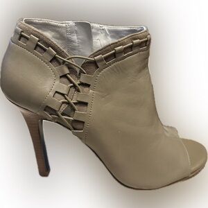 Maria Sharapova By Cole Haan Nude Leather Open Toe
Baily Bootie